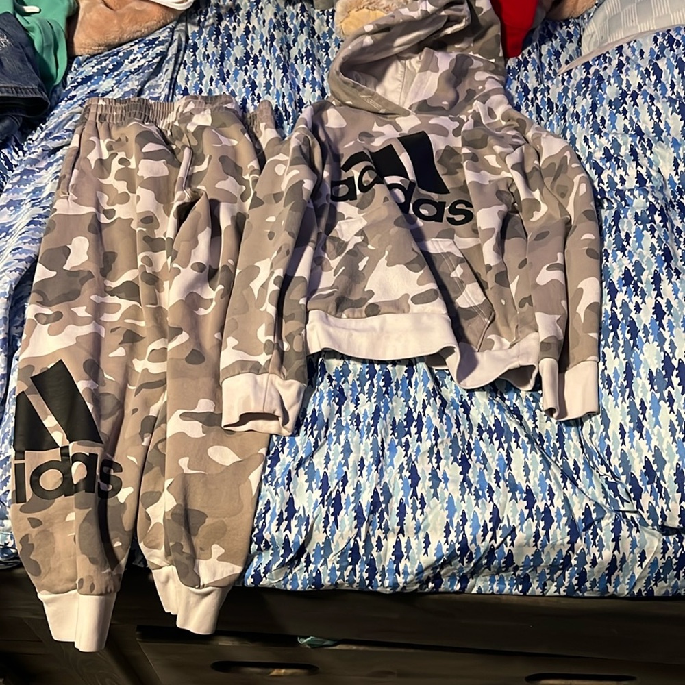 Adidas camaflouge sweatpants set